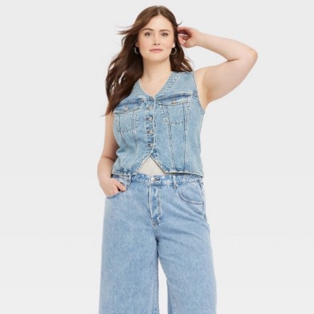 Universal Thread Light Blue Denim Button-Front Sleeveless Vest